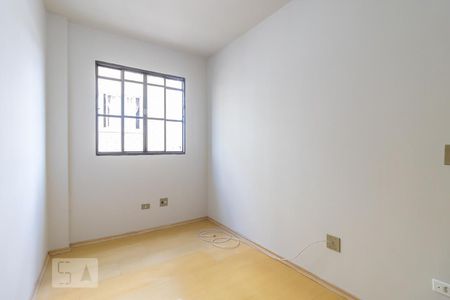 Quarto 01 de apartamento para alugar com 2 quartos, 60m² em Sítio Cercado, Curitiba