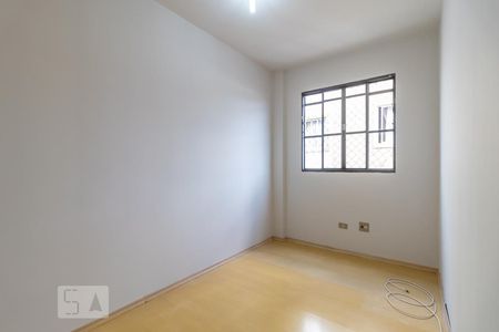Quarto 01 de apartamento para alugar com 2 quartos, 60m² em Sítio Cercado, Curitiba
