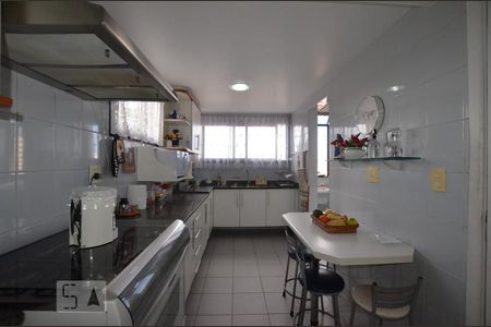 Apartamento à venda com 146m², 4 quartos e 3 vagasCozinha-