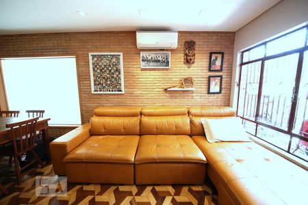 Sala de casa à venda com 3 quartos, 155m² em Jardim das Acácias, São Paulo