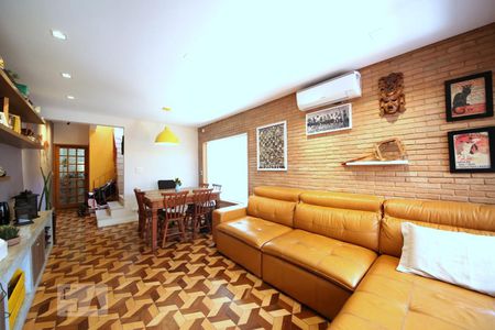 Sala de casa à venda com 3 quartos, 155m² em Jardim das Acácias, São Paulo