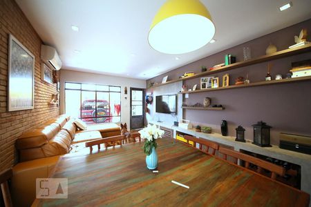 Sala de casa à venda com 3 quartos, 155m² em Jardim das Acácias, São Paulo