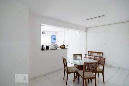 Casa à venda com 250m², 3 quartos e 2 vagas Casa à venda com 250m², 3 quartos e 2 vagasCopa