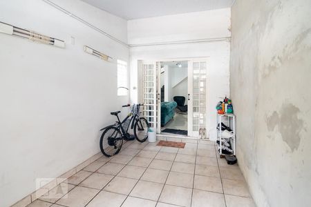 Casa à venda com 250m², 3 quartos e 2 vagas Casa à venda com 250m², 3 quartos e 2 vagasGaragem Coberta