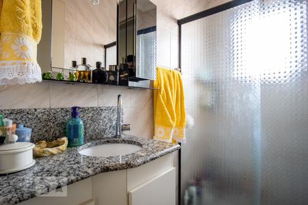 Casa à venda com 230m², 3 quartos e 4 vagasBanheiro da Suíte 1