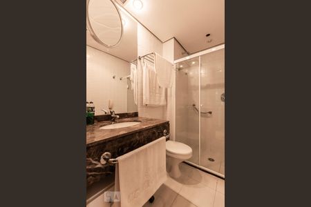 Banheiro de kitnet/studio para alugar com 1 quarto, 29m² em Higienópolis, São Paulo