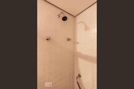 Banheiro de kitnet/studio para alugar com 1 quarto, 29m² em Higienópolis, São Paulo