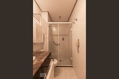 Banheiro de kitnet/studio para alugar com 1 quarto, 29m² em Higienópolis, São Paulo