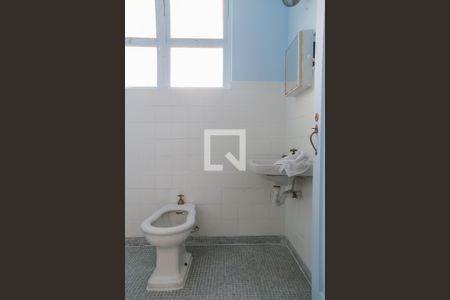 Banheiro de kitnet/studio para alugar com 1 quarto, 32m² em José Menino, Santos