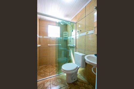 Casa 1 - Banheiro da Suíte de casa para alugar com 4 quartos, 95m² em Vila Cruz das Almas, São Paulo