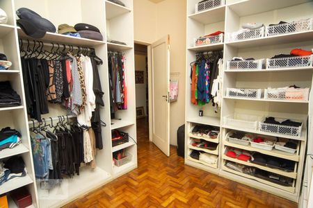 Casa à venda com 480m², 4 quartos e 4 vagasCloset