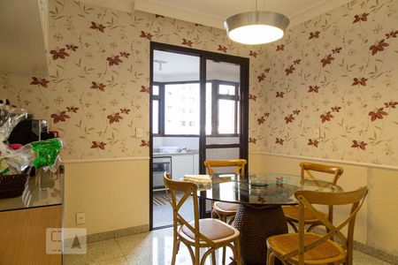 Apartamento à venda com 246m², 3 quartos e 4 vagasCozinha