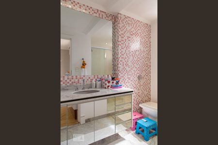 Apartamento à venda com 246m², 3 quartos e 4 vagasBanheiro Suíte 3