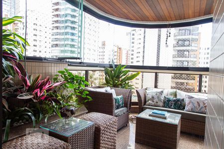 Apartamento à venda com 246m², 3 quartos e 4 vagasVaranda da Sala