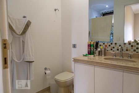 Apartamento à venda com 246m², 3 quartos e 4 vagasBanheiro Suíte 2