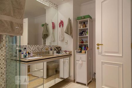 Apartamento à venda com 246m², 3 quartos e 4 vagasBanheiro Suíte 1