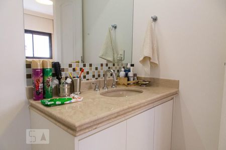 Apartamento à venda com 246m², 3 quartos e 4 vagasBanheiro Suíte 2