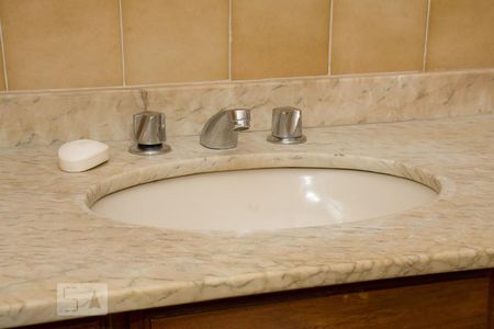 Apartamento à venda com 100m², 3 quartos e 1 vagaDetalhe do Banheiro da Suite