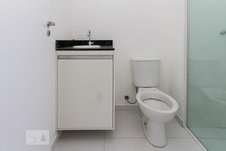 Banheiro de kitnet/studio para alugar com 1 quarto, 25m² em Chácara Santo Antônio (zona Leste), São Paulo