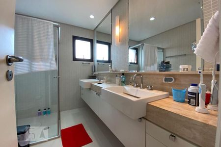 Apartamento à venda com 235m², 3 quartos e 4 vagas Apartamento à venda com 235m², 3 quartos e 4 vagasBanheiro da Suíte 3