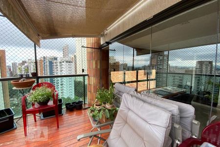 Apartamento à venda com 235m², 3 quartos e 4 vagas Apartamento à venda com 235m², 3 quartos e 4 vagasSacada