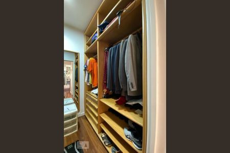 Apartamento à venda com 235m², 3 quartos e 4 vagas Apartamento à venda com 235m², 3 quartos e 4 vagasCloset da suíte 3