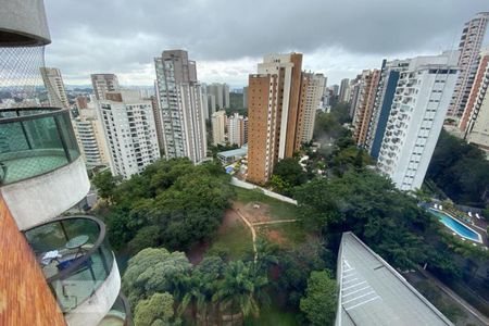 Apartamento à venda com 235m², 3 quartos e 4 vagas Apartamento à venda com 235m², 3 quartos e 4 vagasVista da Suíte 2
