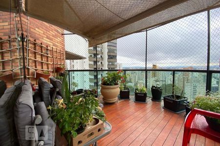 Apartamento à venda com 235m², 3 quartos e 4 vagas Apartamento à venda com 235m², 3 quartos e 4 vagasSacada