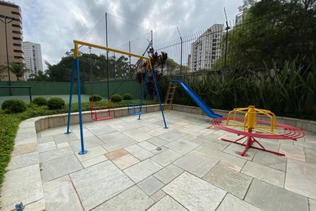 Apartamento à venda com 235m², 3 quartos e 4 vagas Apartamento à venda com 235m², 3 quartos e 4 vagasÁrea Comum - Playground