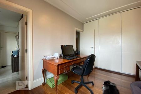 Apartamento à venda com 235m², 3 quartos e 4 vagas Apartamento à venda com 235m², 3 quartos e 4 vagasEscritório