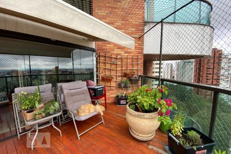 Apartamento à venda com 235m², 3 quartos e 4 vagas Apartamento à venda com 235m², 3 quartos e 4 vagasSacada