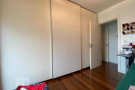 Apartamento à venda com 235m², 3 quartos e 4 vagas Apartamento à venda com 235m², 3 quartos e 4 vagasSuíte 1