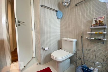 Apartamento à venda com 235m², 3 quartos e 4 vagas Apartamento à venda com 235m², 3 quartos e 4 vagasBanheiro da Suíte 3