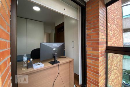 Apartamento à venda com 235m², 3 quartos e 4 vagas Apartamento à venda com 235m², 3 quartos e 4 vagasSuíte 2
