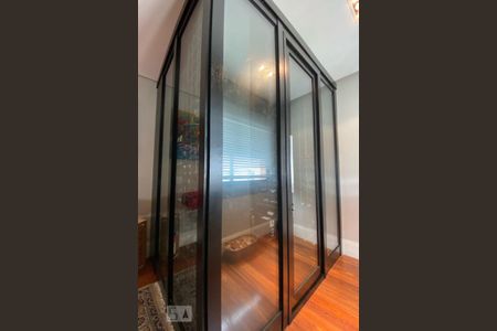 Apartamento à venda com 235m², 3 quartos e 4 vagas Apartamento à venda com 235m², 3 quartos e 4 vagasAdega