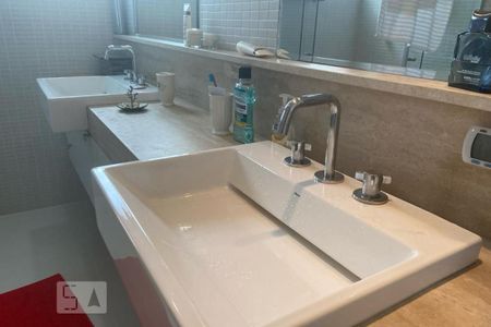 Apartamento à venda com 235m², 3 quartos e 4 vagas Apartamento à venda com 235m², 3 quartos e 4 vagasBanheiro - Torneira