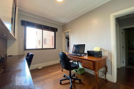 Apartamento à venda com 235m², 3 quartos e 4 vagas Apartamento à venda com 235m², 3 quartos e 4 vagasEscritório