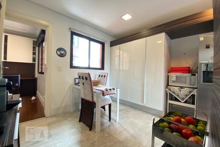 Apartamento à venda com 235m², 3 quartos e 4 vagas Apartamento à venda com 235m², 3 quartos e 4 vagasCozinha