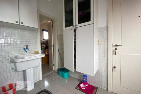 Apartamento à venda com 235m², 3 quartos e 4 vagas Apartamento à venda com 235m², 3 quartos e 4 vagasÁrea de Serviço