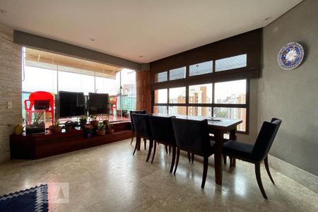 Apartamento à venda com 235m², 3 quartos e 4 vagas Apartamento à venda com 235m², 3 quartos e 4 vagasSacada