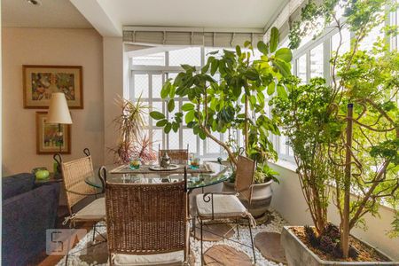 Apartamento para alugar com 210m², 3 quartos e 1 vaga Apartamento para alugar com 210m², 3 quartos e 1 vagaSala - Jardim de Inverno