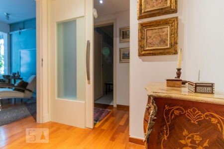 Apartamento para alugar com 210m², 3 quartos e 1 vaga Apartamento para alugar com 210m², 3 quartos e 1 vagaCorredor