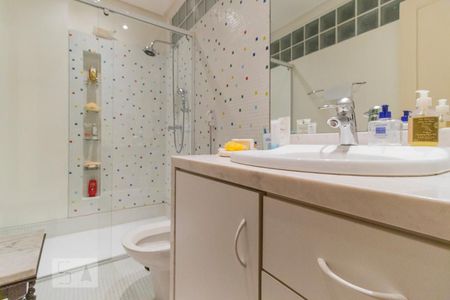 Apartamento para alugar com 210m², 3 quartos e 1 vaga Apartamento para alugar com 210m², 3 quartos e 1 vagaBanheiro da Suíte 2