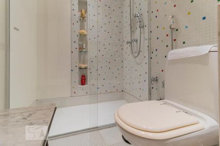 Apartamento para alugar com 210m², 3 quartos e 1 vaga Apartamento para alugar com 210m², 3 quartos e 1 vagaBanheiro da Suíte 2