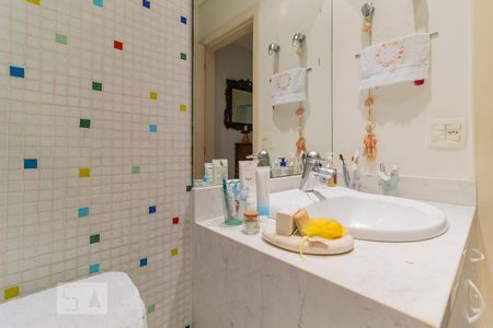 Apartamento para alugar com 210m², 3 quartos e 1 vaga Apartamento para alugar com 210m², 3 quartos e 1 vagaBanheiro da Suíte 2 - Espelho