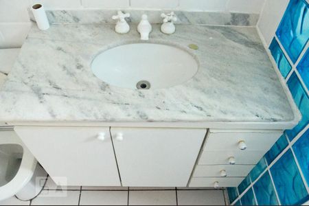 Apartamento à venda com 70m², 2 quartos e 1 vaga Apartamento à venda com 70m², 2 quartos e 1 vagaBanheiro