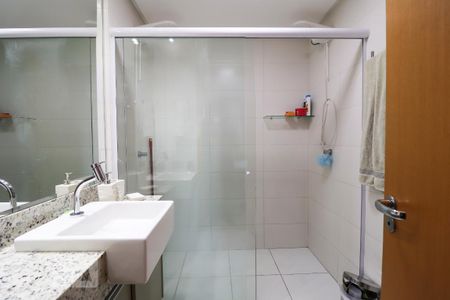 Apartamento para alugar com 99m², 2 quartos e 1 vaga Apartamento para alugar com 99m², 2 quartos e 1 vagaBanheiro da Suíte 2