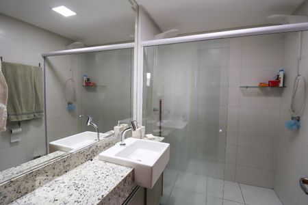Apartamento para alugar com 99m², 2 quartos e 1 vaga Apartamento para alugar com 99m², 2 quartos e 1 vagaBanheiro da Suíte 2