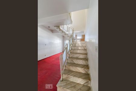 Casa à venda com 282m², 4 quartos e 3 vagasEscada