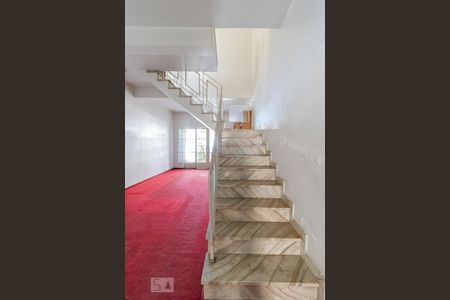 Casa à venda com 282m², 4 quartos e 3 vagasEscada